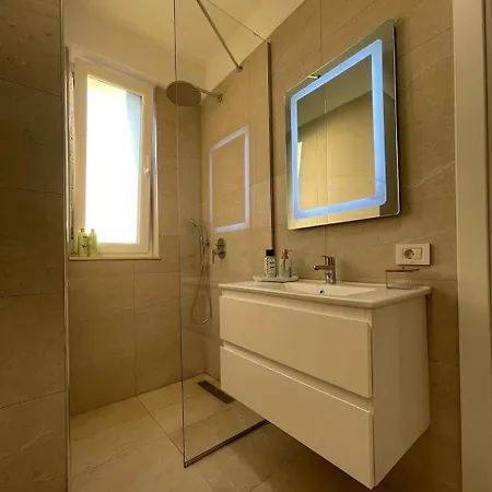 Enzo Center Apartment