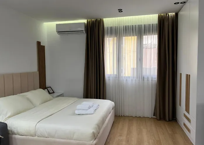 Enzo Center ティラナ