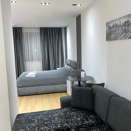 Enzo Center Τίρανα