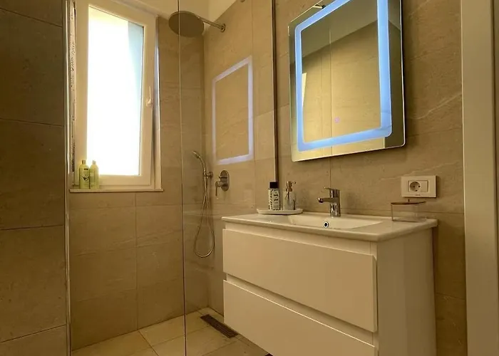 Enzo Center Apartment